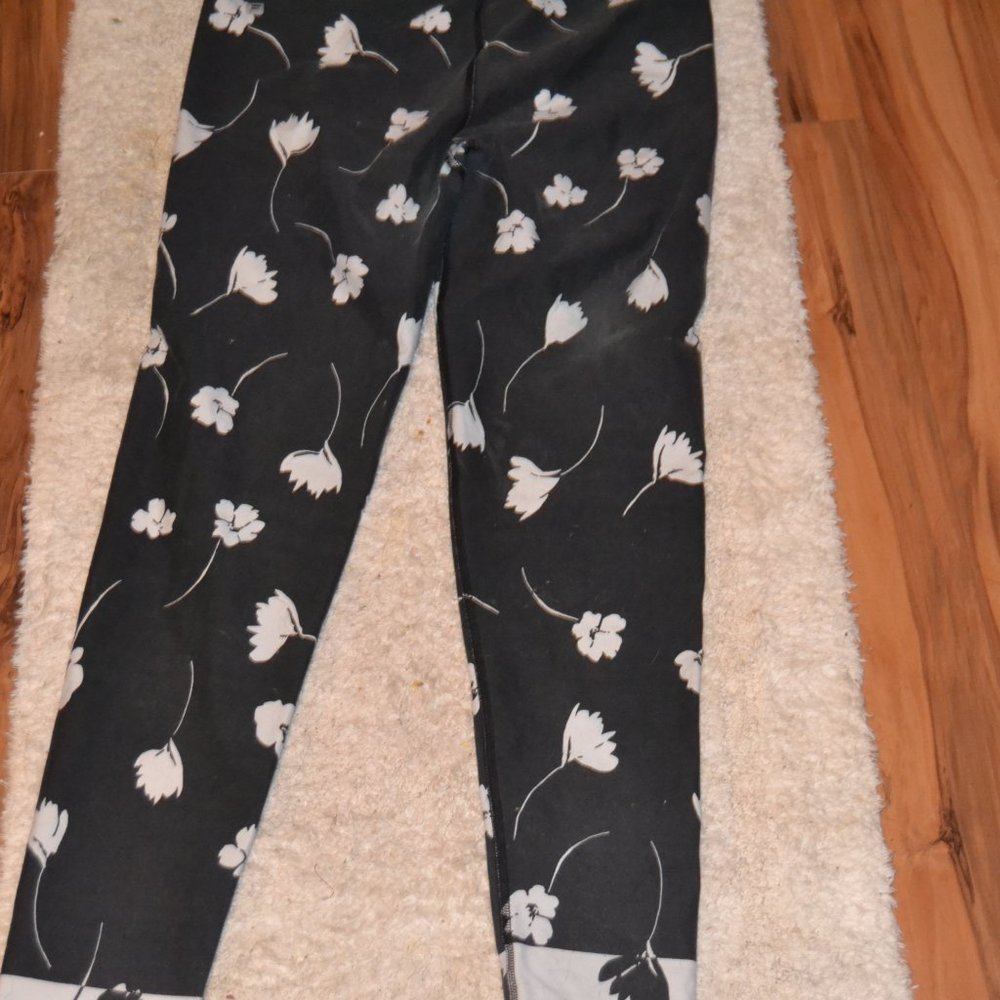 Fabletics Size M - Picture 3 of 5